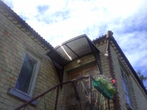 Stogelis lauko durų