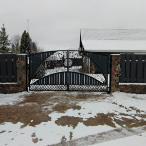 vartai medienos uzpildu