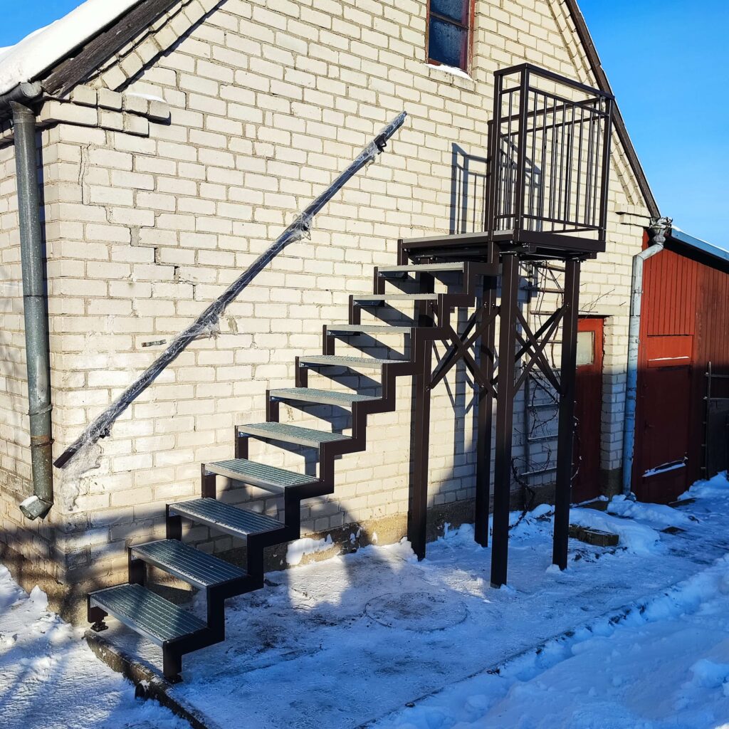 Metaliniai laiptai ūkiniam pastatui
